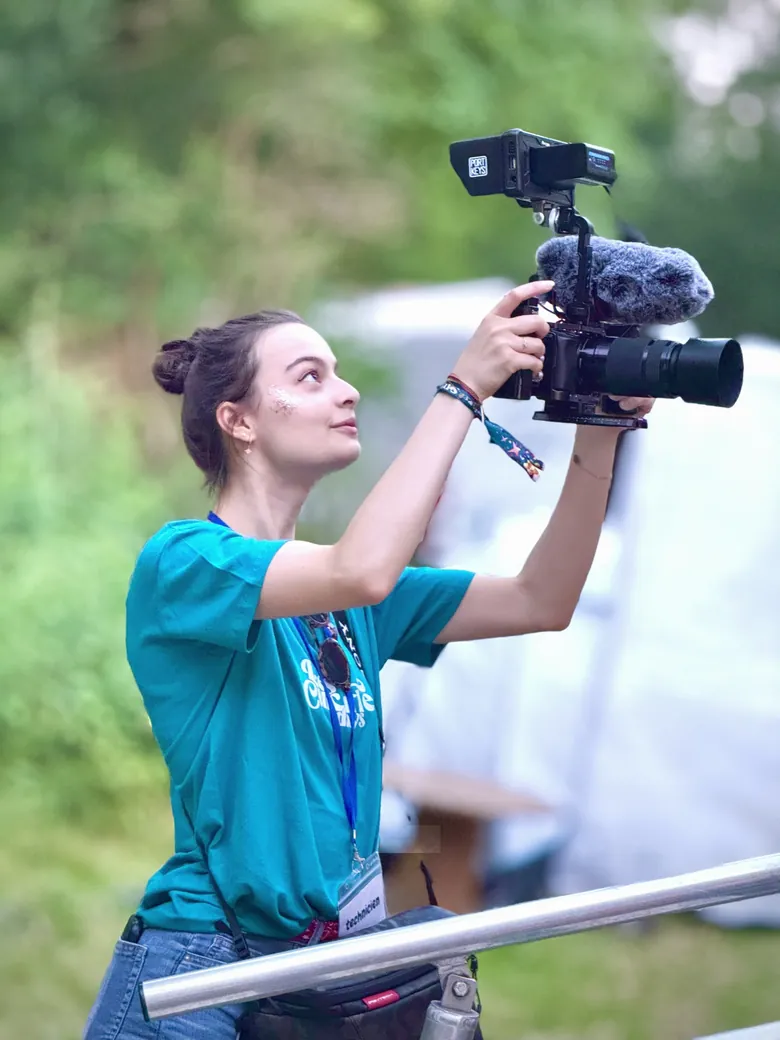Amelie BROSSARD en tournage sur le festival des Cuicuite Days