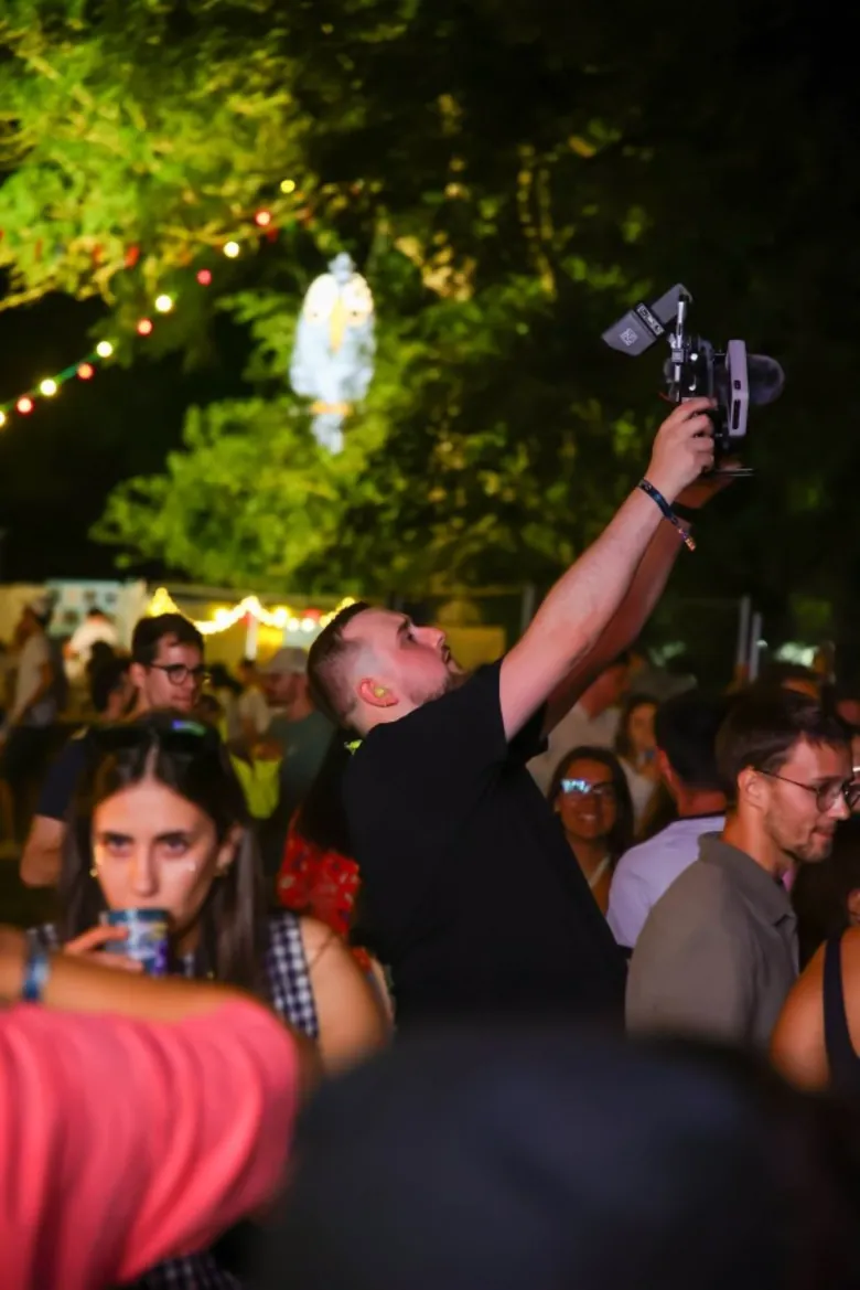 Baptiste SAVE en tournage sur le festival des Cuicuite Days